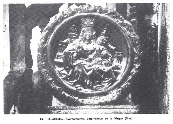 Calaceite. Ayuntamiento. Bajorrelieve de la Virgen (Mas). Lámina 25