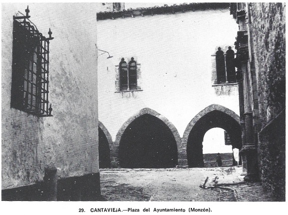 Cantavieja. Plaza del Ayuntamiento (Monzon). Lámina 29