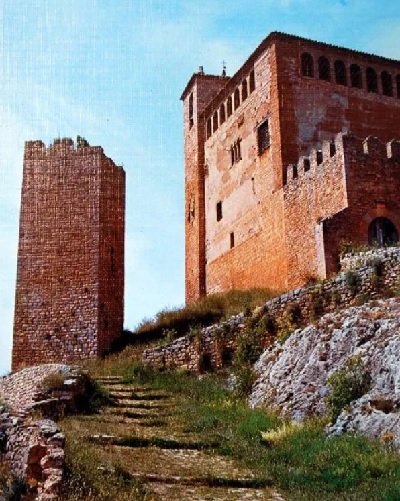 Alquezar colegiata, murralas de entrada
