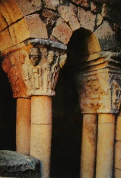 Alquezar, claustro de la colegiata 10