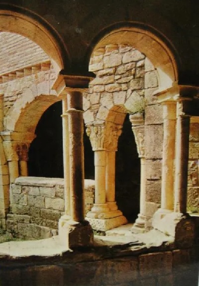 Alquezar, claustro de la colegiata 12