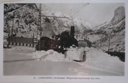 Canfranc, Arañones, máquina despejando la vía
