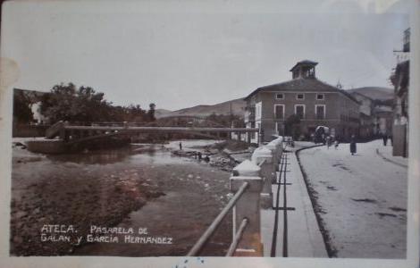 Ateca al lado del río. Pasarela de Galán y Garcia Hernandez.