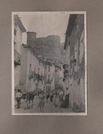 Mesones de Isuela con el castillo al fondo