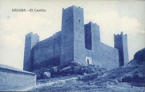 Sadaba. Con una tonalidad azul. Castillo medieval Sadaba. Con una tonalidad azul. Castillo medieval