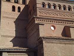 Detalle de iglesia Mudéjar de Perdiguera 2