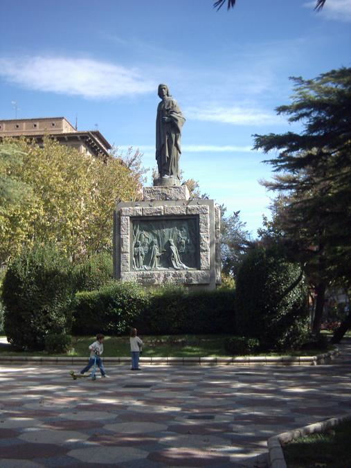 Fernando el Católico en la Plaza San Francisco en Zaragoza.
