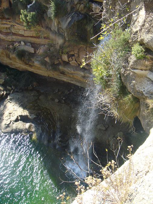 El Salt (el salto) maravillosa cascada en la provincia de Teruel, 2 de noviembre de 2010. 03