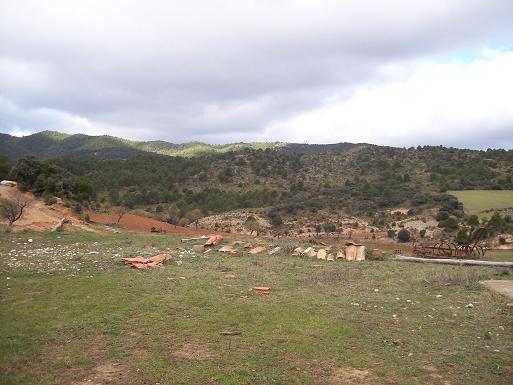 Pañarroya de Tastavins Teruel. El paisaje agreste y rural que caracteriza a esta población, con la sierra que lo separa de Fuentespalda. 10