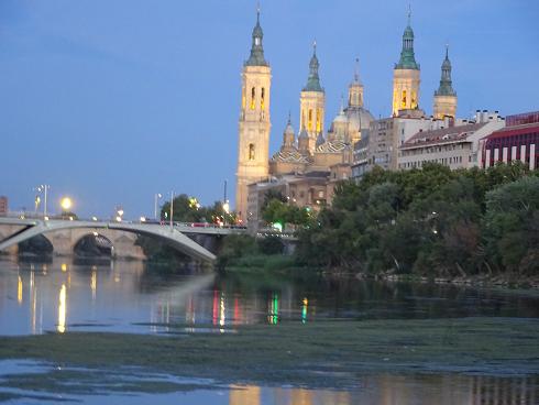 Zaragoza Capital. El Pilar sobre el Ebro. 49